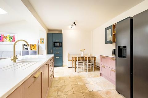 32 Kingrove Crescent, Chipping Sodbury, Bristol, BS37 6DG