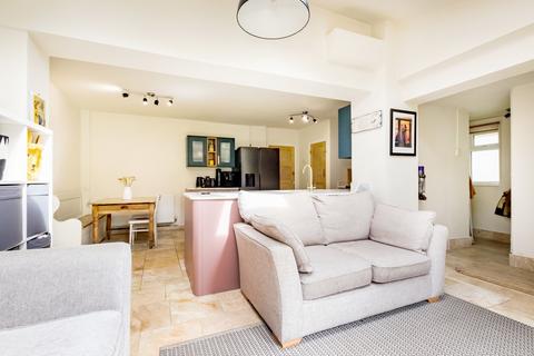 32 Kingrove Crescent, Chipping Sodbury, Bristol, BS37 6DG