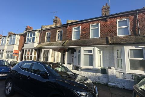 2 bedroom terraced house to rent, Dursley Road, Eastbourne BN22