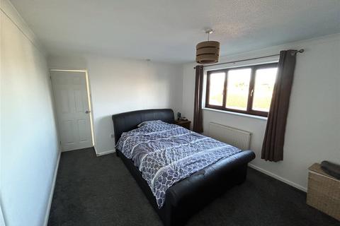 10 Charlton Close, Crewkerne, TA18 8AT
