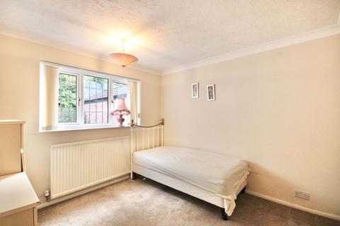 14 Fredericks Close, Norton, Stourbridge, DY8 3YW
