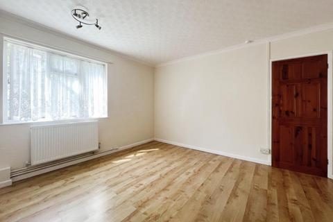 2 bedroom flat to rent, Long Cross, Bristol BS11