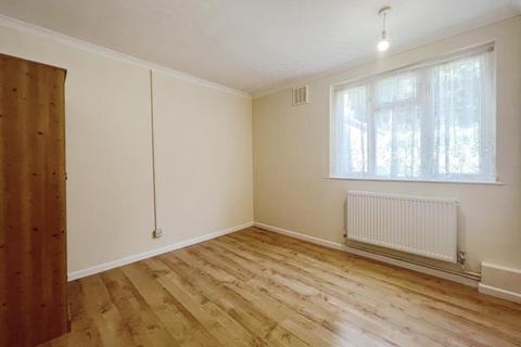 2 bedroom flat to rent, Long Cross, Bristol BS11