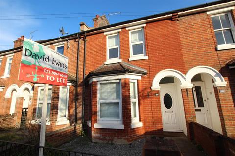 3 bedroom terraced house to rent, Archers Road, Eastleigh