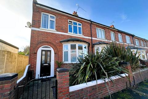 3 bedroom end of terrace house for sale, Valley Road, Gillingham,