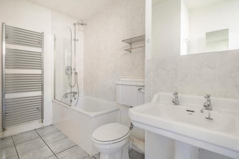 40 Winterfold Close, London, SW19 6LE