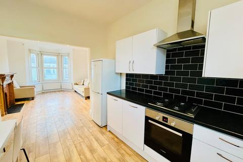 3 bedroom flat to rent, Huddlestone Road, Willesden Green, NW2