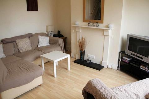 2 bedroom terraced house to rent, Grimthorpe Street, Headingley, Leeds, LS6 3JU