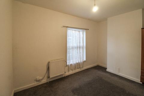 3 bedroom terraced house to rent, Battison Street, Bedford