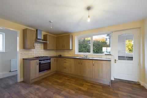 3 bedroom semi-detached house to rent, Coniston, HU11