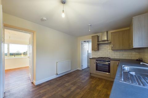 3 bedroom semi-detached house to rent, Coniston, HU11