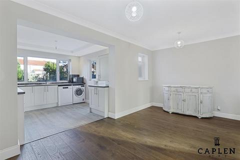 2 bedroom house for sale, Malvern Gardens, Loughton