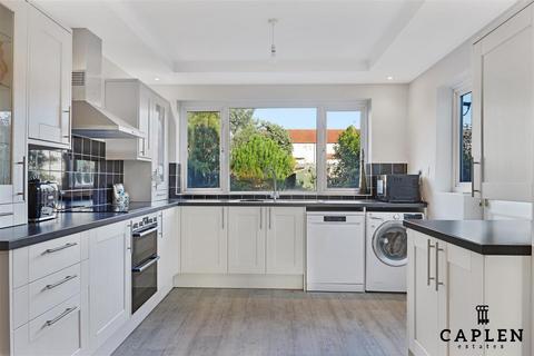 2 bedroom house for sale, Malvern Gardens, Loughton