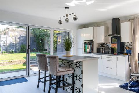 27 Downsview Drive, Midhurst, GU29 9LW