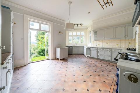 Grove House, 28 Quarry Road, Winchester, SO23 0JG