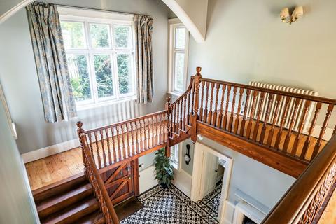 Grove House, 28 Quarry Road, Winchester, SO23 0JG