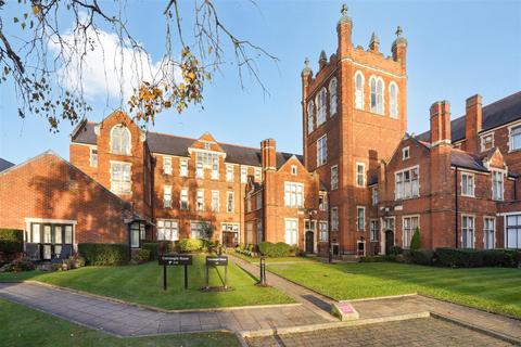 2 bedroom apartment for sale, Royal Connaught Drive, Bushey WD23