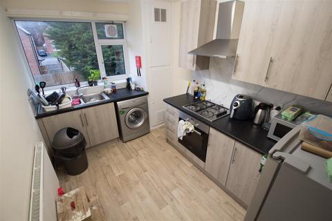 2 bedroom apartment to rent, Ash Grove, Hyde Park, Leeds, LS6 1AY