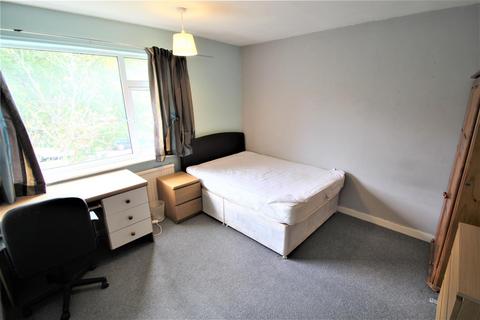 2 bedroom apartment to rent, Ash Grove, Hyde Park, Leeds, LS6 1AY