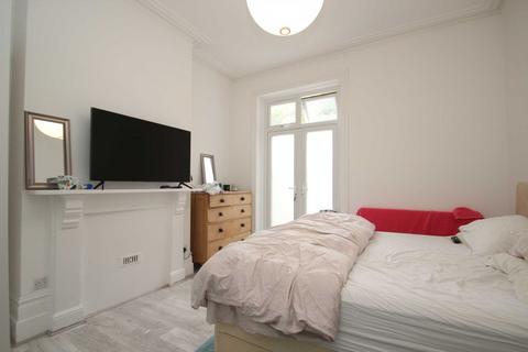 2 bedroom flat to rent, Langdon Park Road, London N6