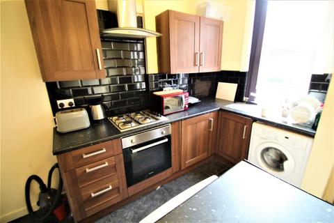 2 bedroom terraced house to rent, Meadow View, Hyde Park, Leeds, LS6 1JQ