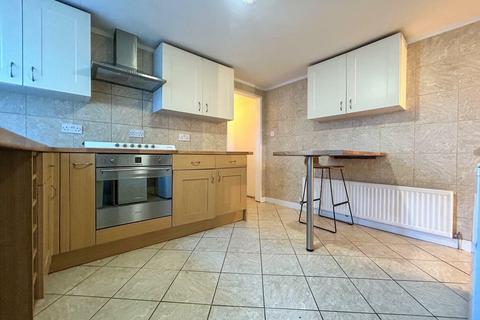 2 bedroom flat to rent, 2 Bedroom Flat To Let - HP13