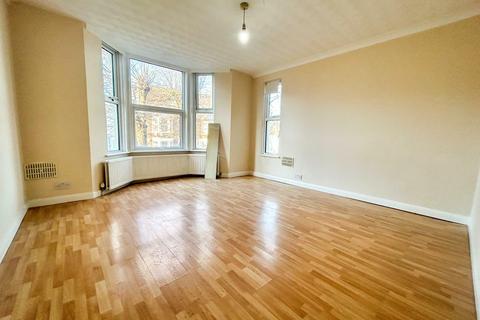 2 bedroom flat to rent, 2 Bedroom Flat To Let - HP13