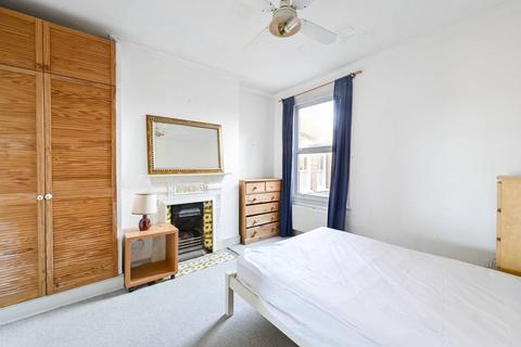 4 bedroom flat to rent, Weir Road, Balham, London, SW12