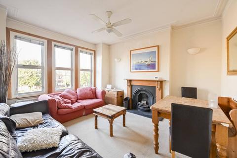 4 bedroom flat to rent, Weir Road, Balham, London, SW12