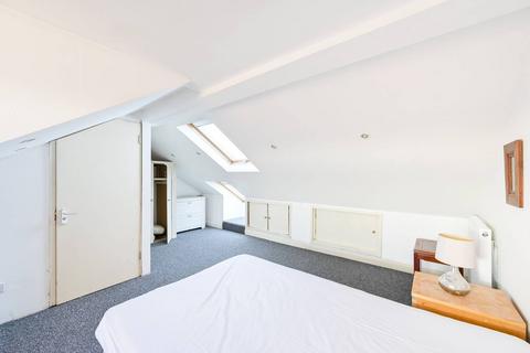 4 bedroom flat to rent, Weir Road, Balham, London, SW12