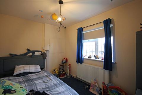 20 Ashfield Crescent, Wollescote, Stourbridge, DY9 9AZ