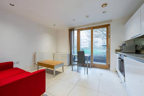 Studio to rent, Cobblestone Square, Wapping, London, E1W