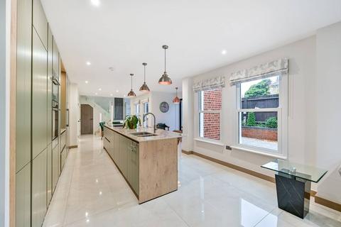 4 bedroom terraced house to rent, Kingston Road, Teddington, TW11