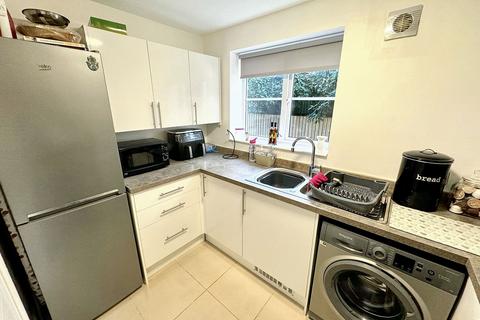 2 bedroom apartment for sale, Greendale Drive, Radcliffe, M26