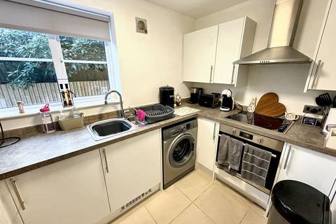 2 bedroom apartment for sale, Greendale Drive, Radcliffe, M26