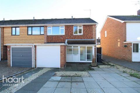 3 bedroom semi-detached house to rent, Combe Close, Leicester