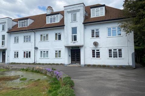 2 bedroom flat to rent, Poole Road, Branksome BH12