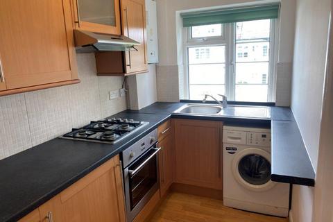 2 bedroom flat to rent, Poole Road, Branksome BH12