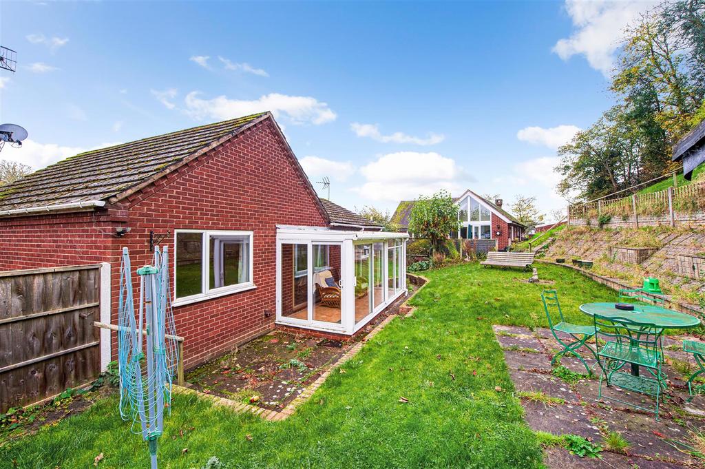 29 Kidderminster Road external blue sky4.jpg
