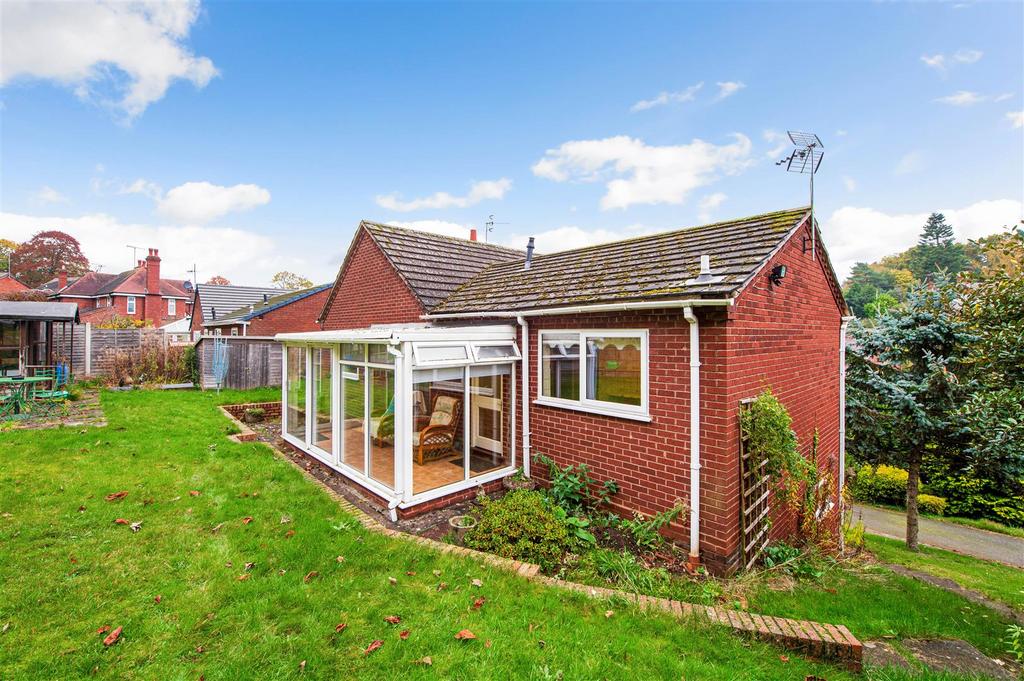 29 Kidderminster Road external blue sky3.jpg