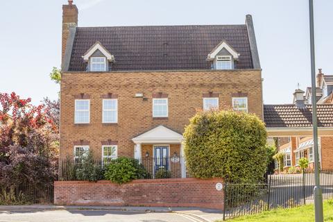 8 bedroom detached house to rent, Casson Drive, Bristol BS16