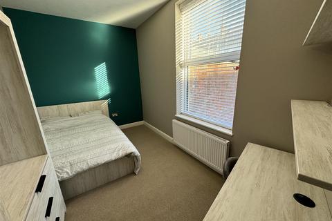 2 bedroom apartment to rent, Hyde Park Villas, Hyde Park, Leeds, LS6 1BH