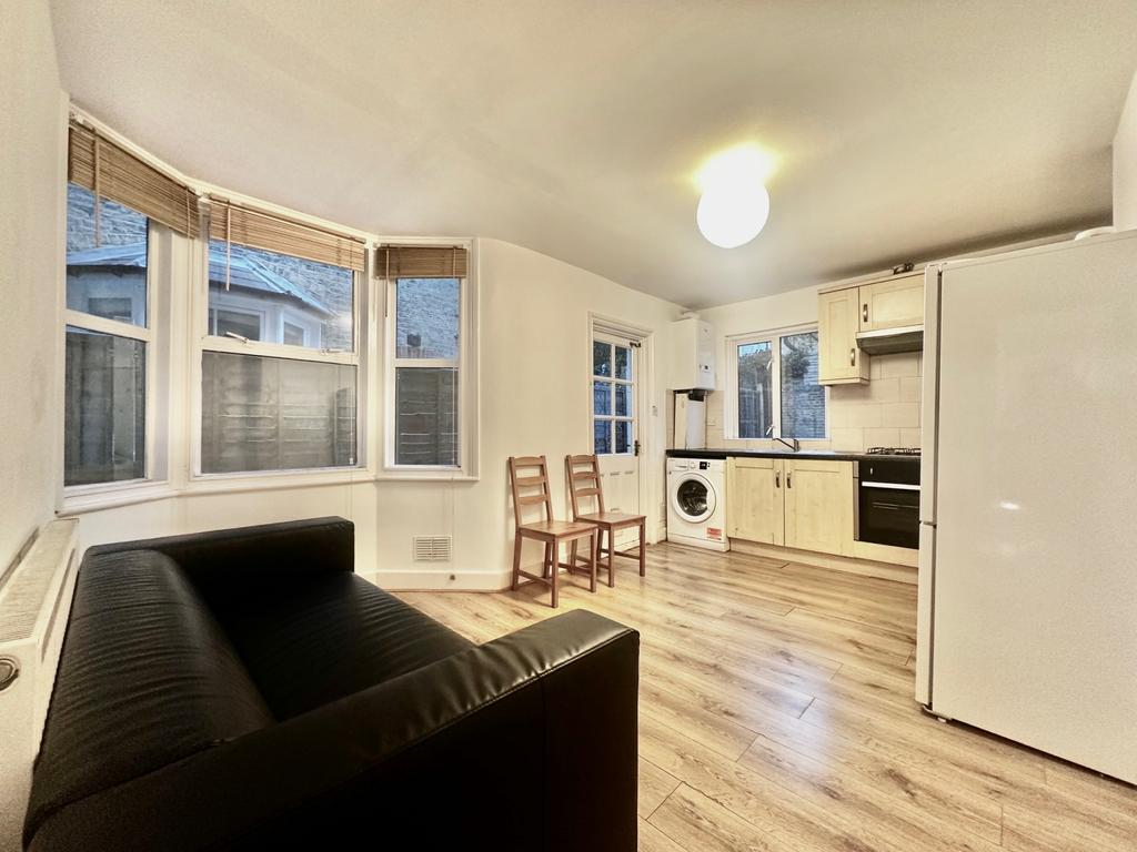 2 Bed Flat to rent in Brixton