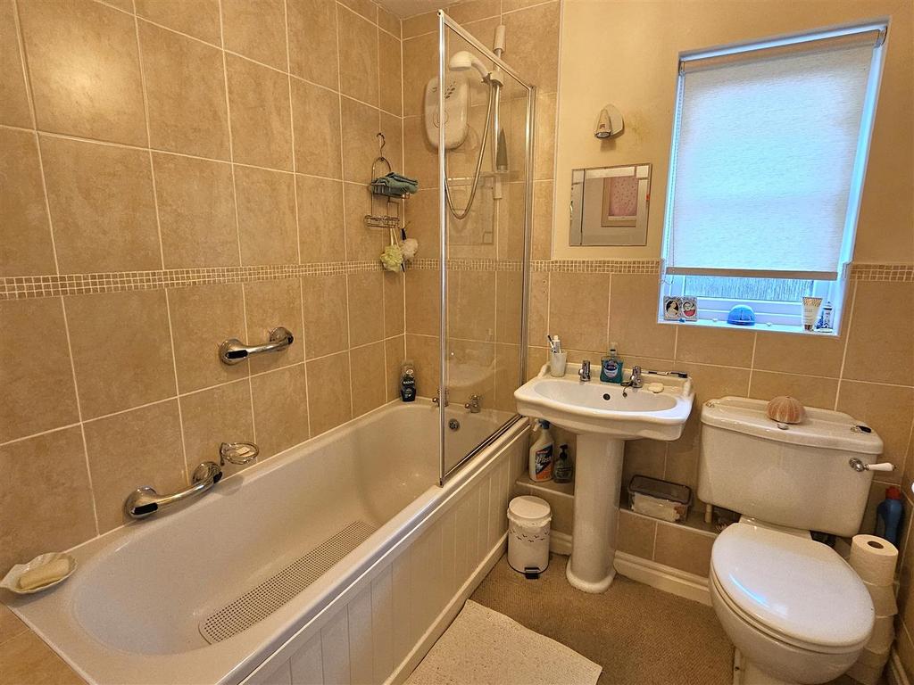 Bathroom.jpg