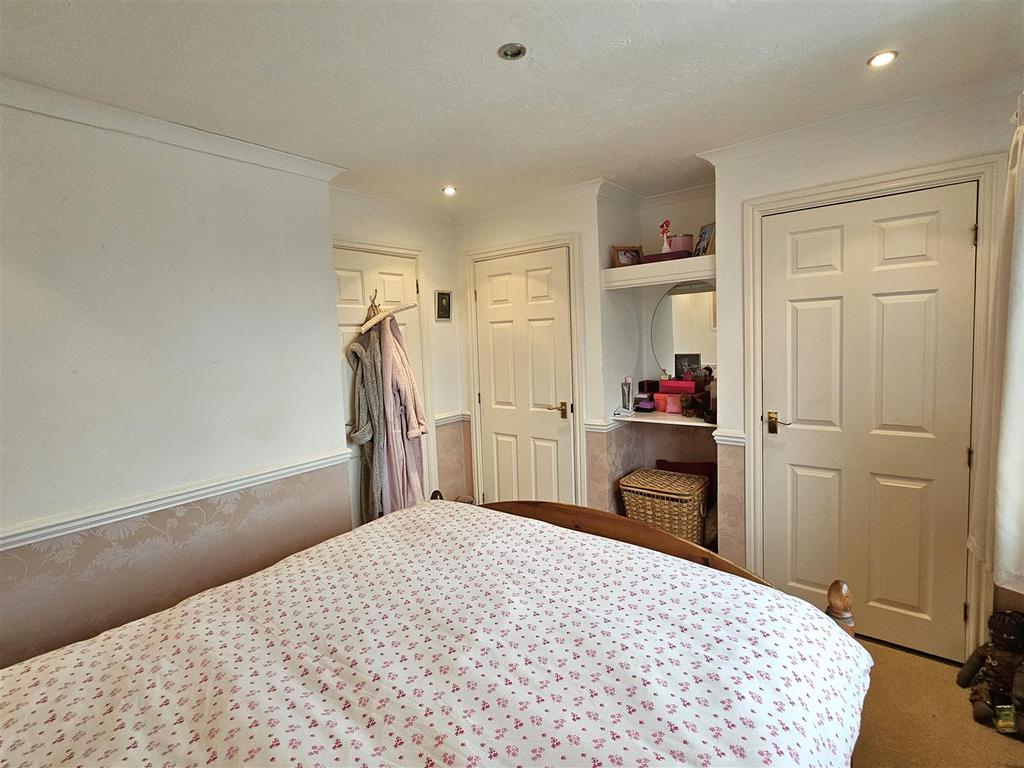 Bedroom 2 (2).jpg