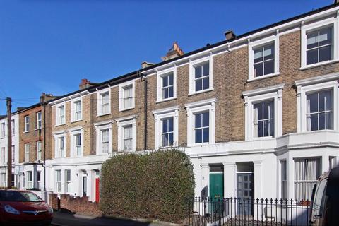 3 bedroom flat to rent, Disraeli Road, London