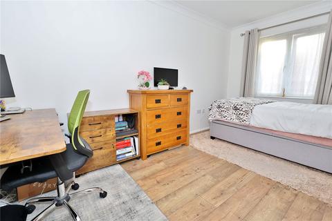 3 Baynton Road, Woking, GU22 8JT