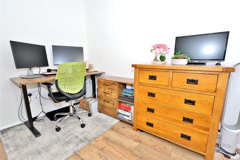3 Baynton Road, Woking, GU22 8JT