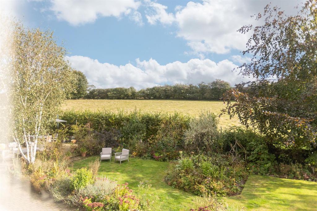 Garden &amp; Setting