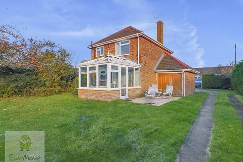 3 bedroom detached house for sale, Gordon Road, Hoo St. Werburgh, Rochester ME3 9ET